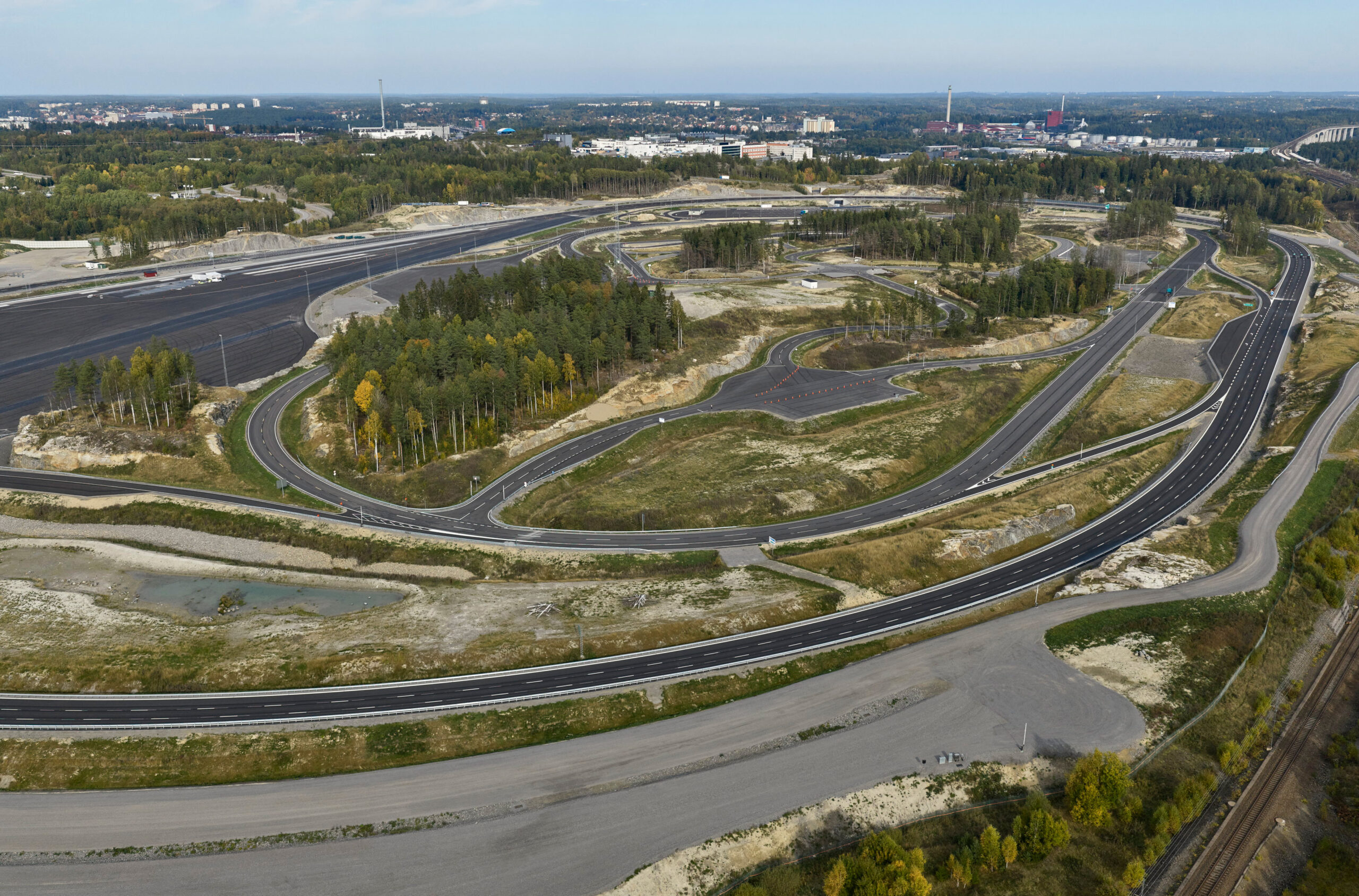 Il nuovo centro prove Scania di Södertälje, in Svezia, si estende su 850.000 metri quadrati per sperimentazioni tecnologiche.