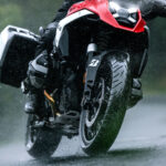 Bridgestone presenta BATTLAX ADVENTURE A42, nuovo pneumatico adventure con miglioramenti nell'aderenza sul bagnato, nella durata chilometrica e nel comfort.