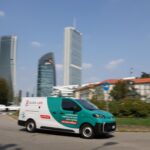 Milano, Click and Log avvia servizi di logistica urbana sostenibile con veicoli elettrici e consegne flessibili per imprese.