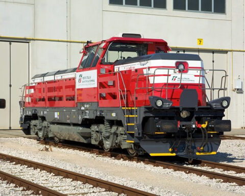 FS Logistix acquista sei locomotive EffiShunter 1000 di CZ LOKO per potenziare il trasporto ferroviario delle merci.