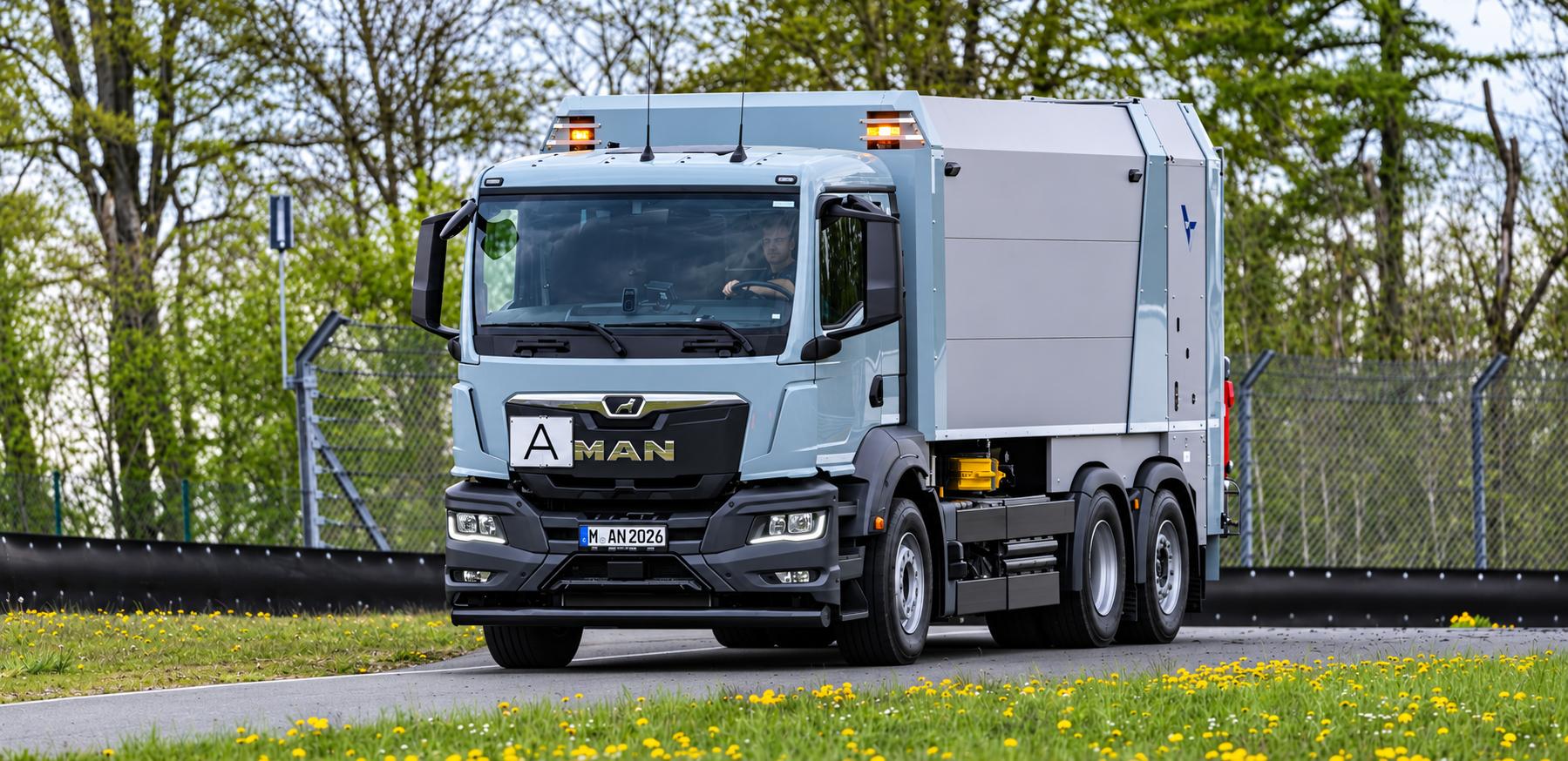 MAN Truck & Bus Italia debutta a Ecomondo 2026 con veicoli elettrici e soluzioni tecnologiche dedicate ai servizi ambientali.