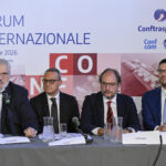 I relatori dell’11° Forum Internazionale Conftrasporto-Confcommercio. Da sinistra: Fabrizio Palenzona, presidente della Fondazione CSELI; Pasquale Russo, presidente di Conftrasporto e vicepresidente di Confcommercio; Vittorio Marzano, coordinatore scientifico dell’Osservatorio Freight Insights; Damiano Frosi, ingegnere del Politecnico di Milano.