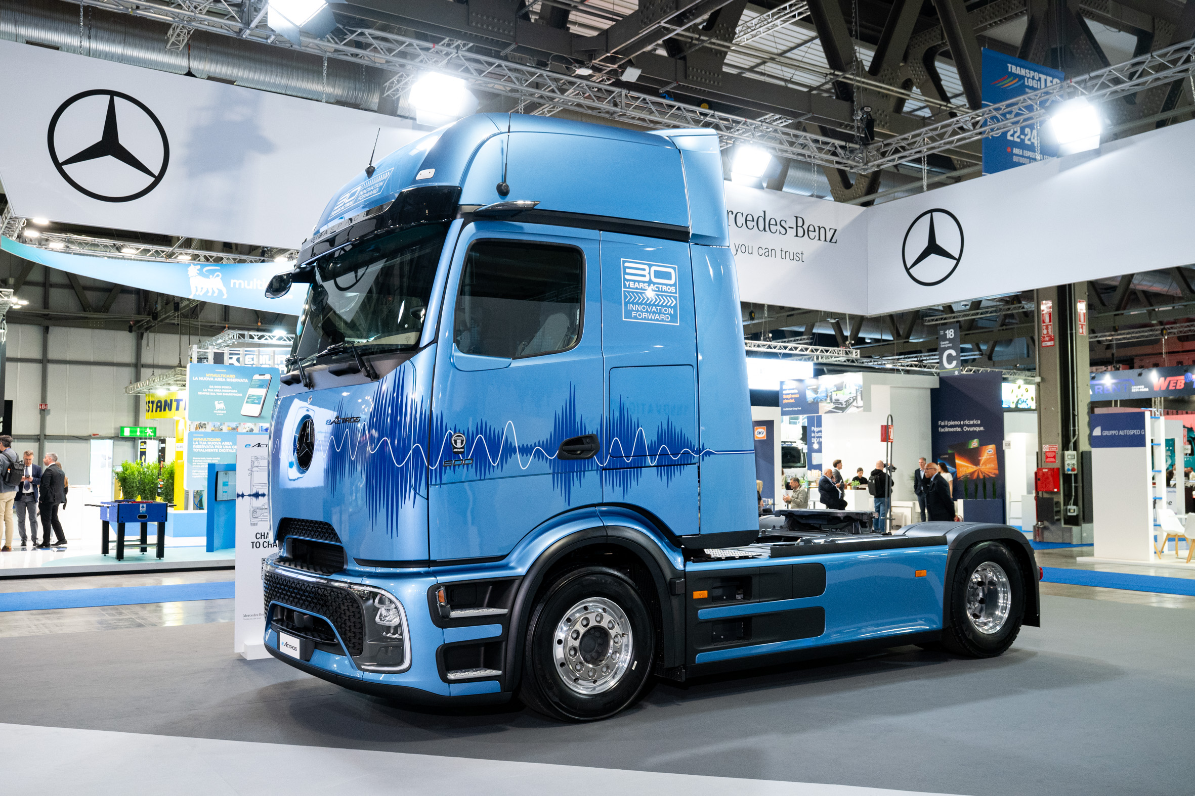 Il Mercedes-Benz eActros 600 sarà esposto da Daimler Truck Italia a NetZero Milan 2026 dal 20 ottobre.