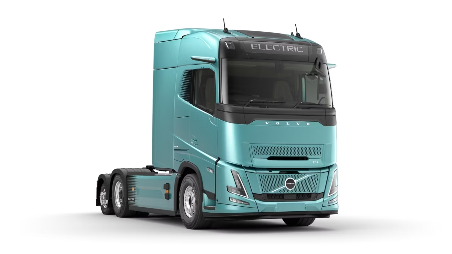 Volvo porta a Ecomondo 2026 nuove soluzioni per elettrificazione, trasporto pesante, cantieri sostenibili e mobilità privata a zero emissioni.