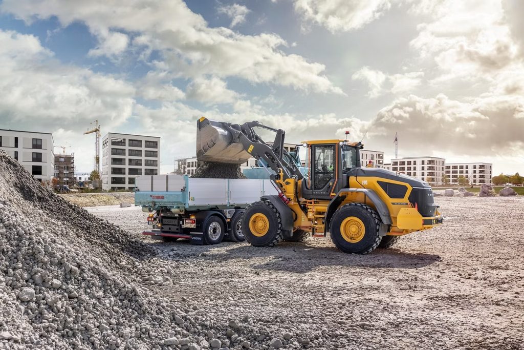 Volvo a Ecomondo 2026: elettrificazione tra camion, macchine da cantiere e auto 4