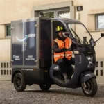 Amazon amplia le consegne elettriche in Italia con sei nuovi hub di micromobilità, portando a 14 le città servite.
