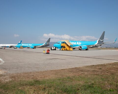 L’aeroporto di Brescia-Montichiari amplia la capacità di trasporto merci con un nuovo magazzino cargo da 4.300 metri quadrati, realizzato con un investimento di 10 milioni di euro nell’ambito del piano di sviluppo dello scalo.